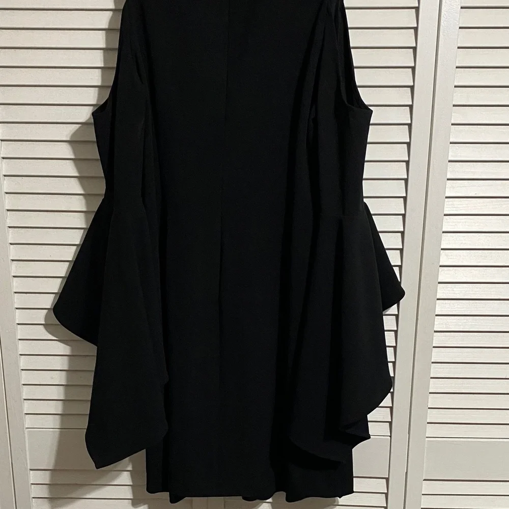 Vince Camuto Black Cold Shoulder Bell Sleeve Party Dress - Picture 8 of 9